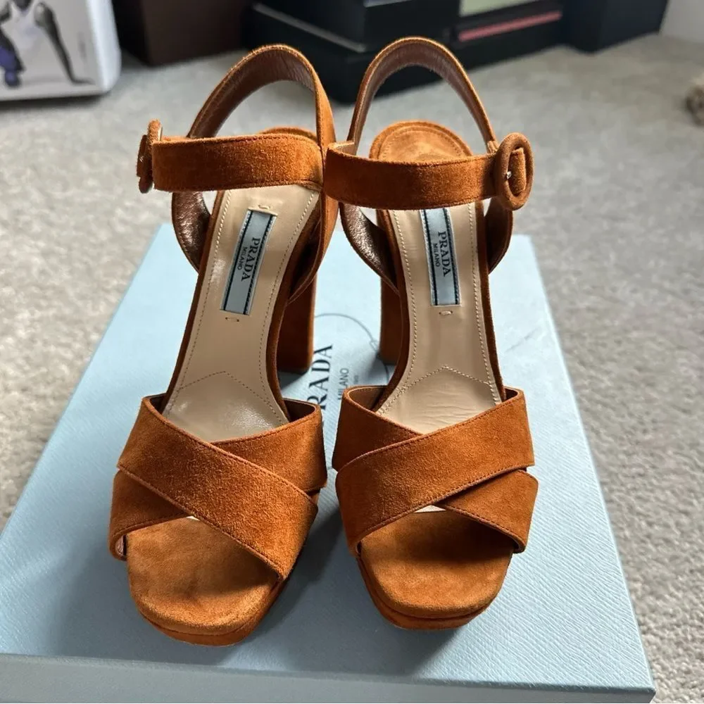 100% AUTHENTIC PRADA WOMENS CAMOSCIO SUEDE PLATFORM HEELED SANDALS SZ 5.5